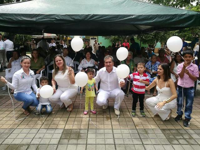 Jenny Valenzuela, gestora social de Baraya; Marly Cardozo, Luis Enrique Cardozo y Cristi Díaz, Personera del municipio.